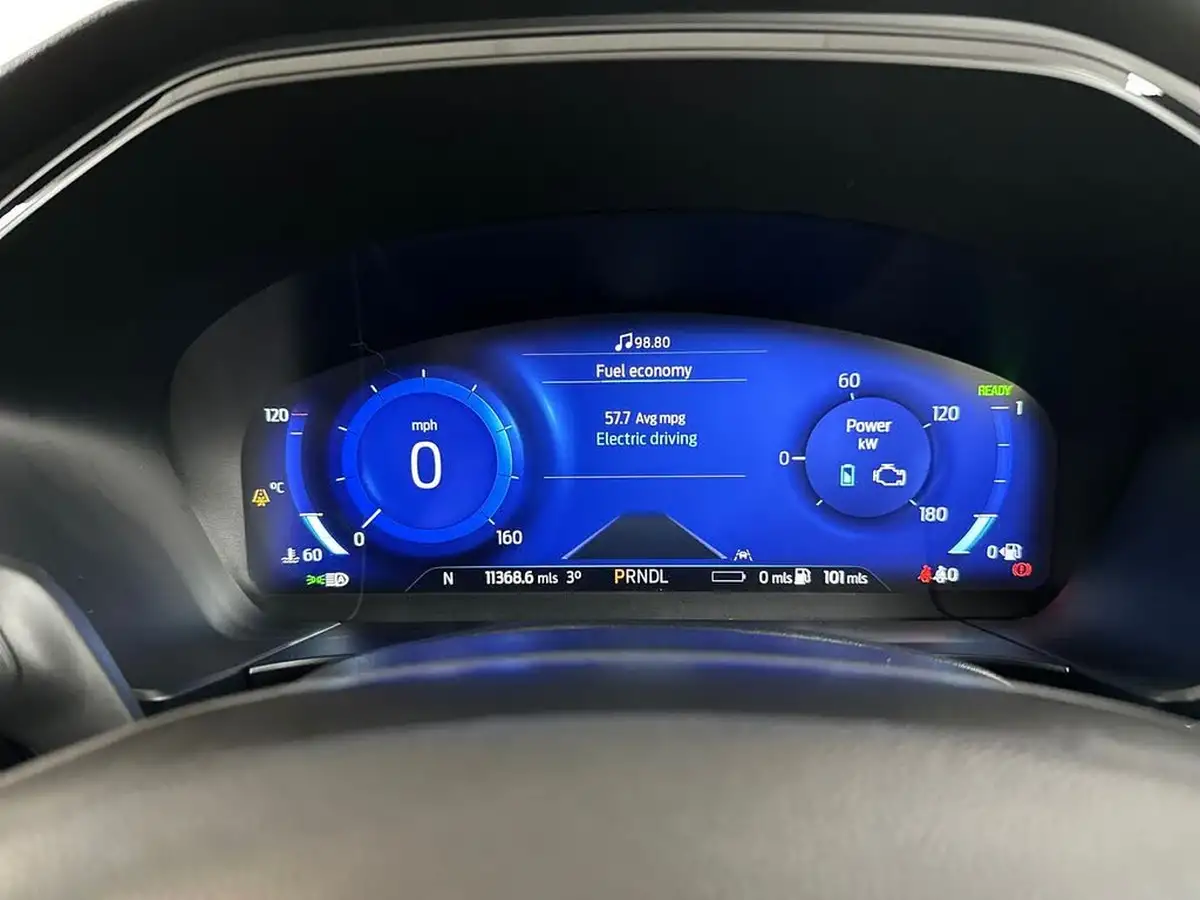 2022-ford-kuga-big-18
