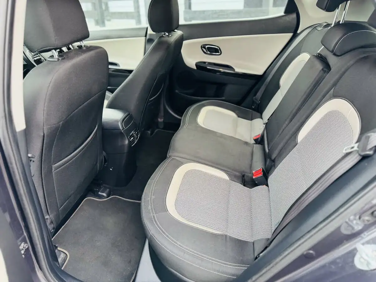 2017-kia-ceed-16crdi-3-hatchback-big-48