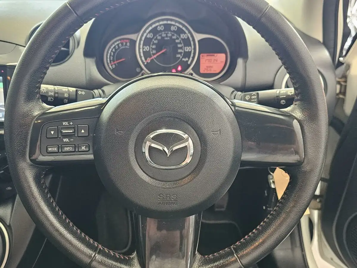 2014-mazda-mazda2-13-sport-colour-edition-big-15