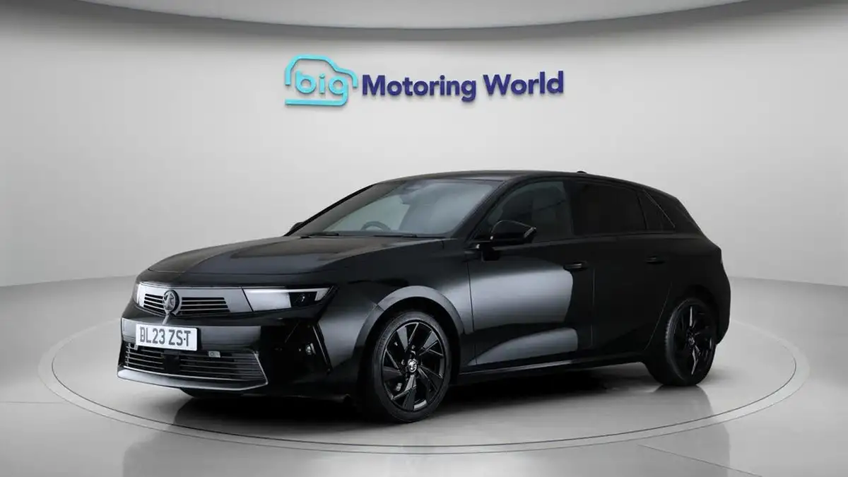 2023-vauxhall-astra-12-turbo-gs-hatchback-big-2
