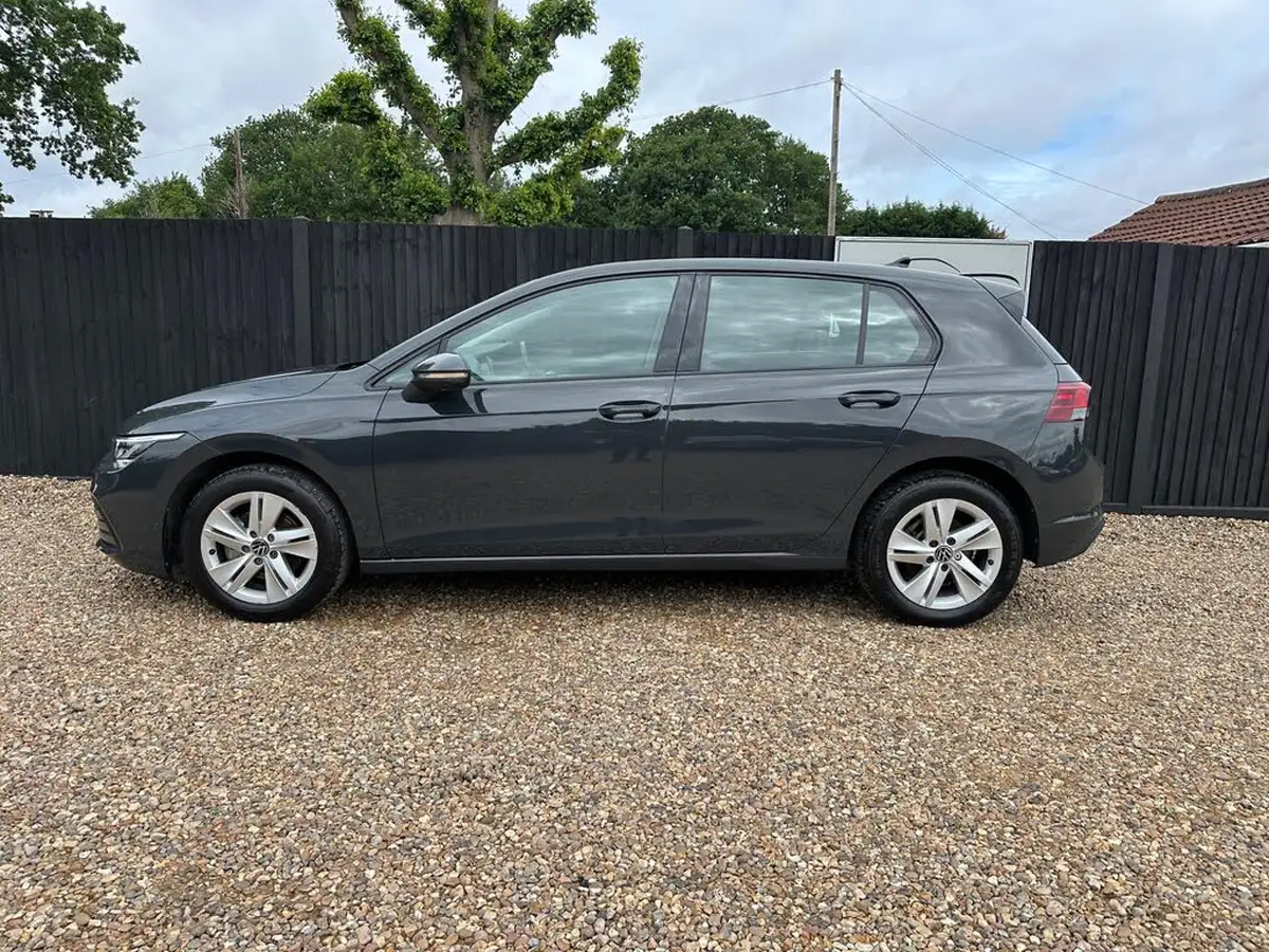 2023-volkswagen-golf-15-tsi-life-130ps-hatchback-big-2