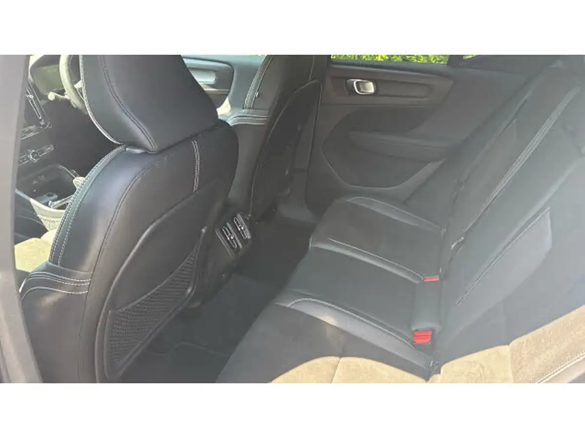 2018-volvo-xc40-20td-d4-first-edition-big-9