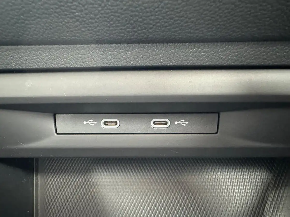 2023-volkswagen-golf-15-tsi-life-130ps-hatchback-big-21