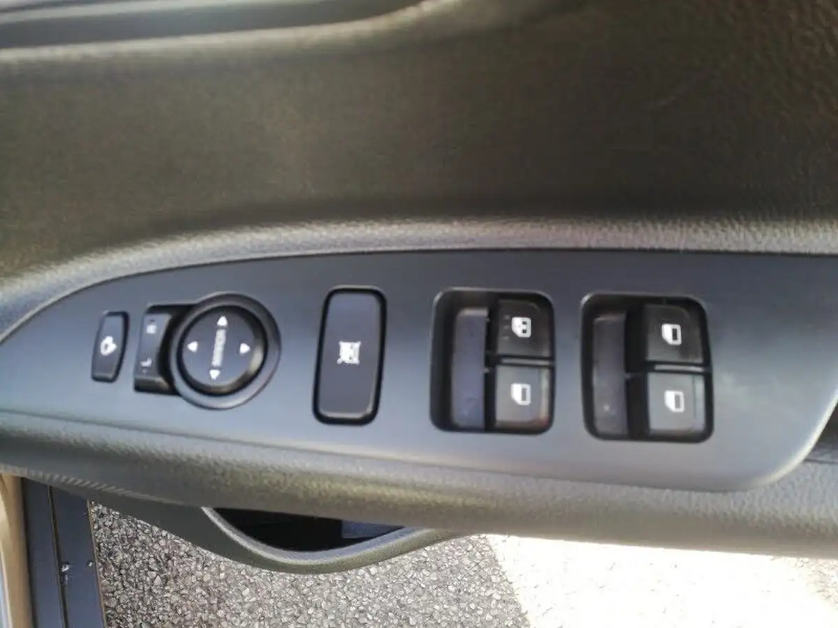 2025-kia-stonic-10-t-gdi-2-dct-big-11