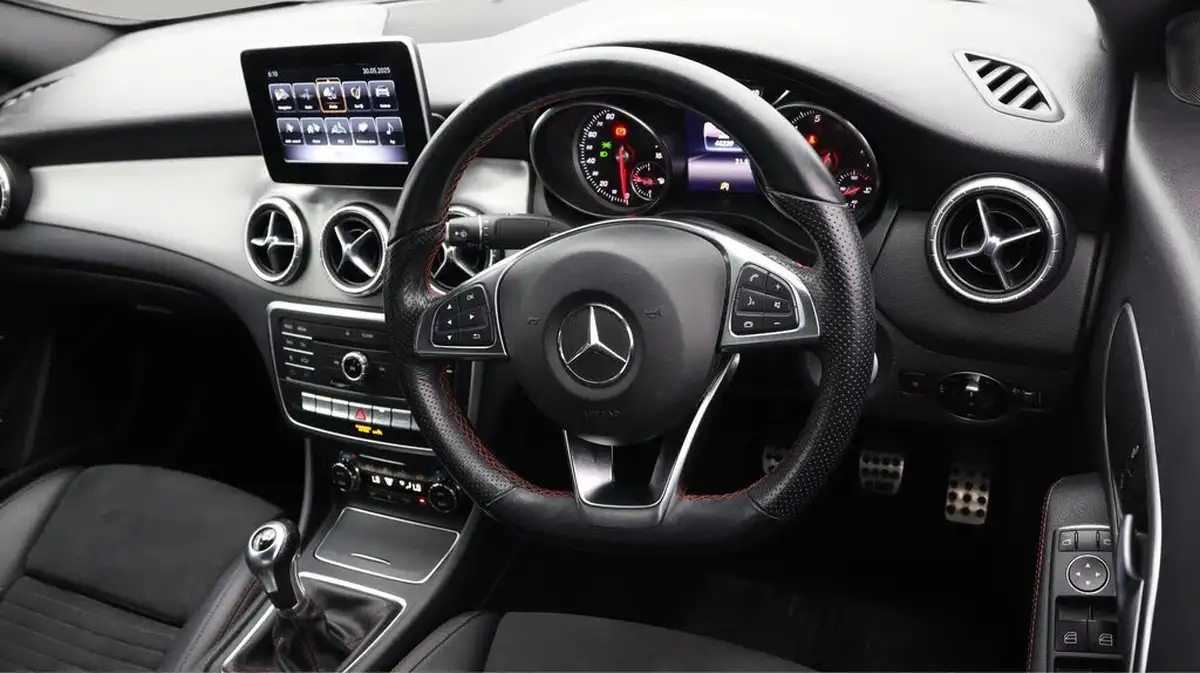 2018-mercedes-benz-cla-16-cla-180-amg-line-edition-coupe-4d-big-11