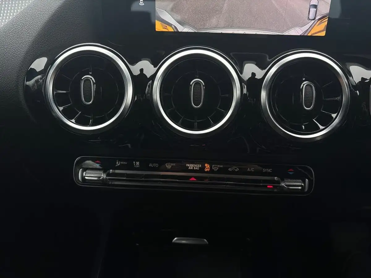 2022-mercedes-benz-gla-class-13-gla-180-sport-executive-big-39