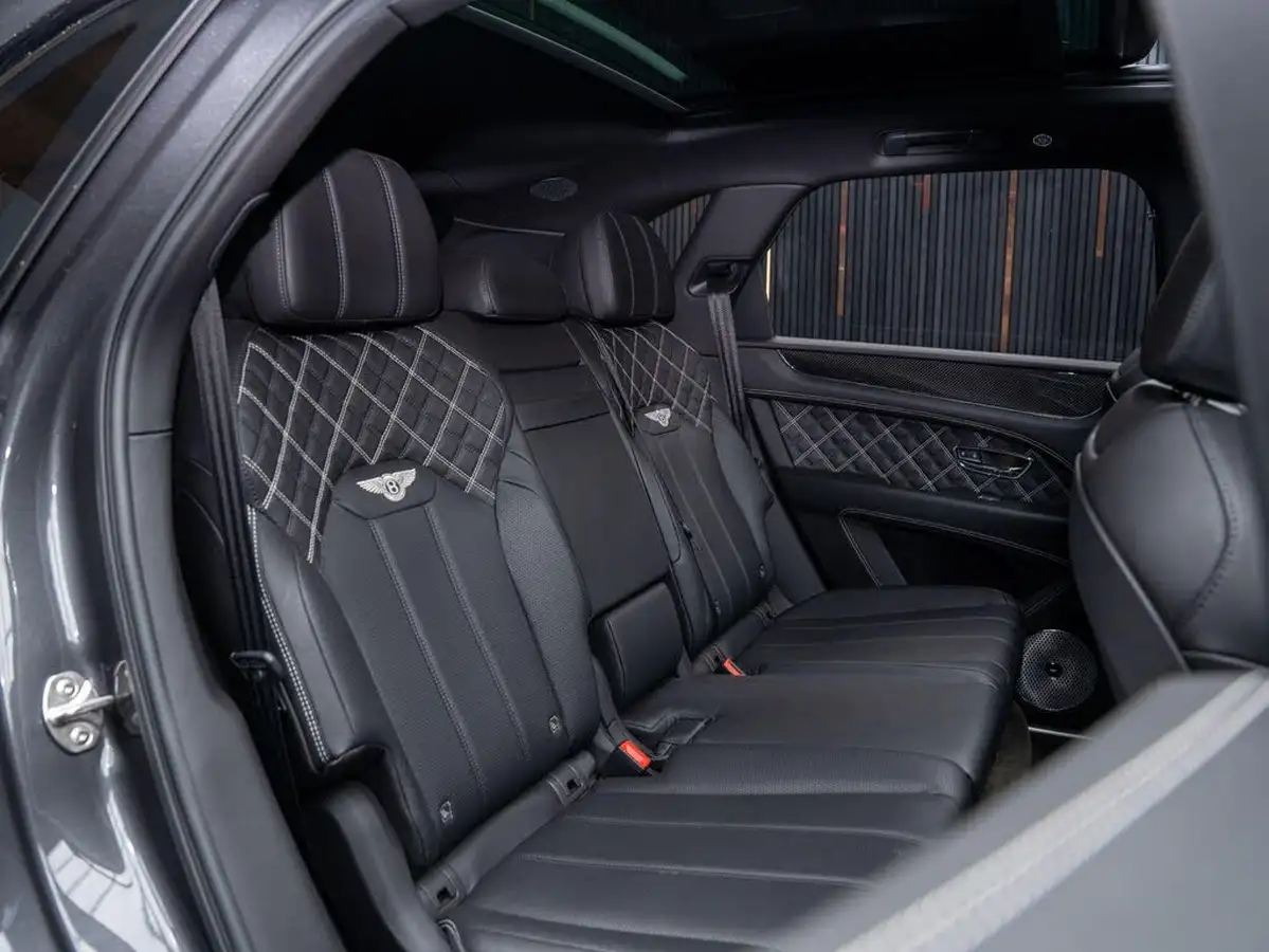 2019-bentley-bentayga-40-v8-big-27
