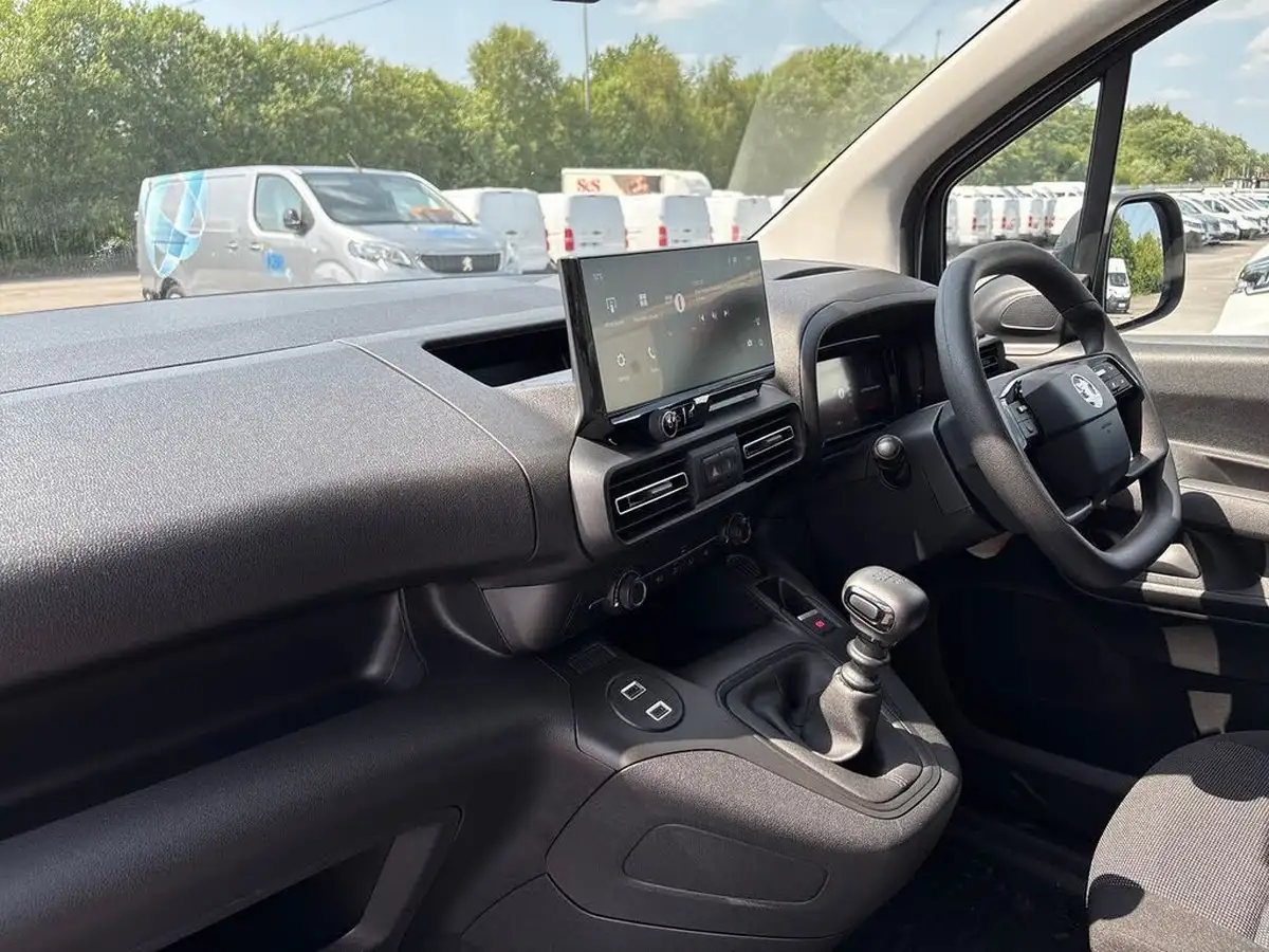 2024-vauxhall-combo-15cdti-prime-xl-100pseu6e-panel-big-8