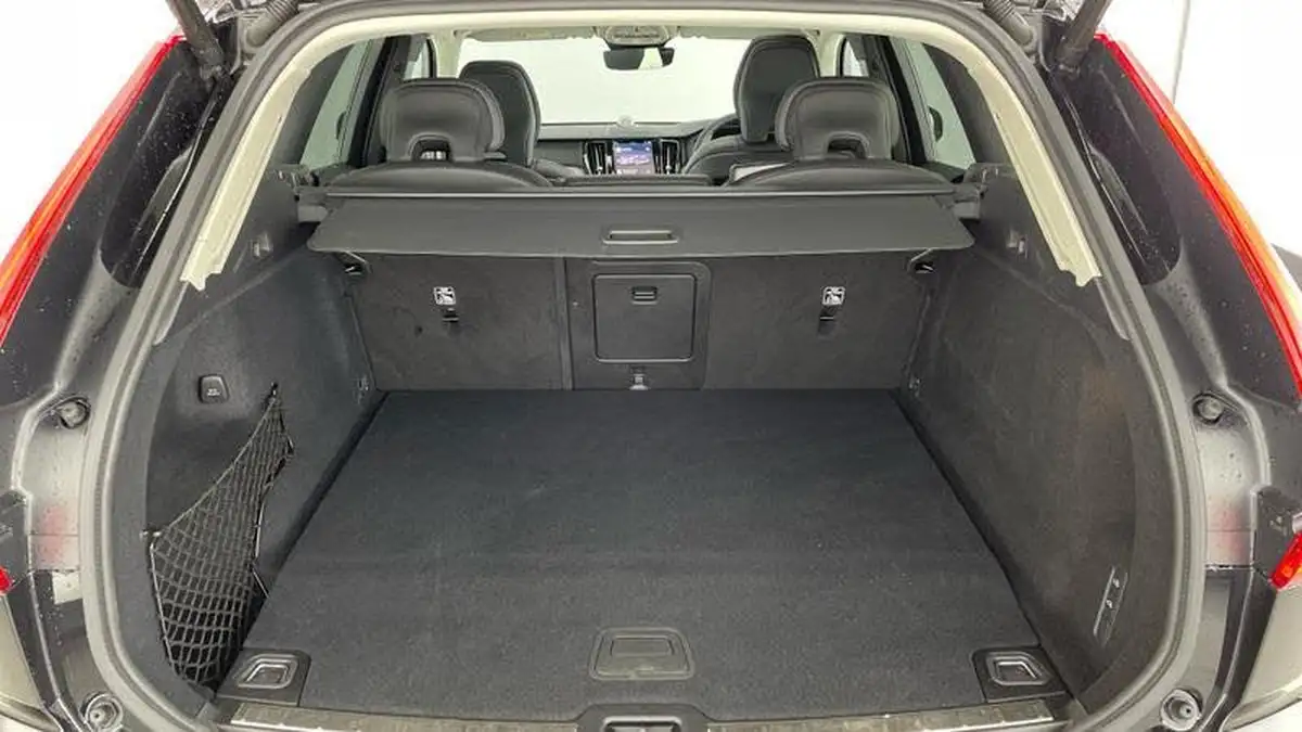 2024-volvo-xc60-20-t8-ultimate-dark-big-11