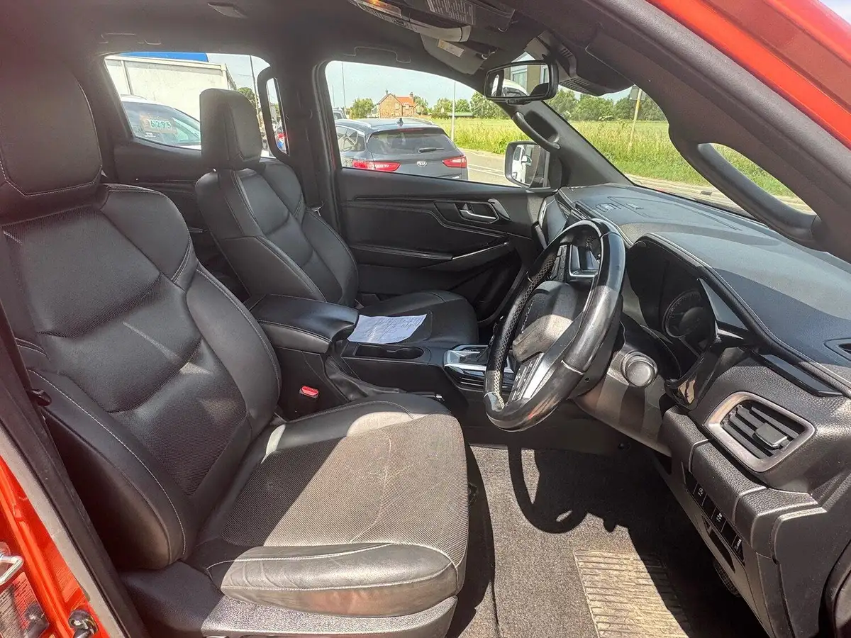 2021-isuzu-d-max-19td-v-cross-auto-big-17