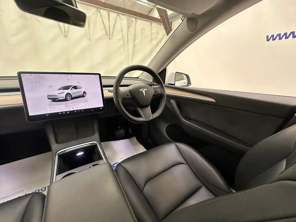 2022-tesla-model-y-e-long-range-big-21