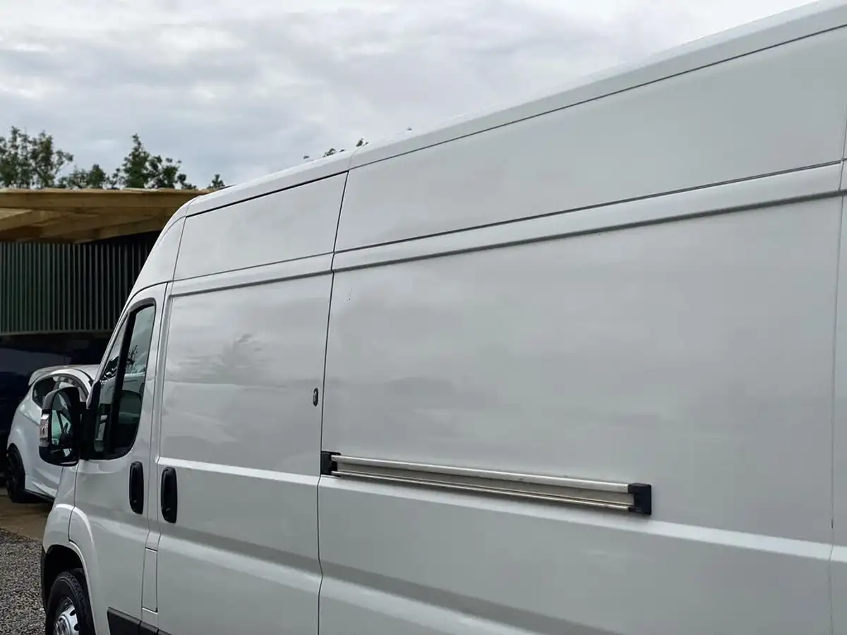 2019-peugeot-boxer-20-bluehdi-professional-335-l3-h2-big-27