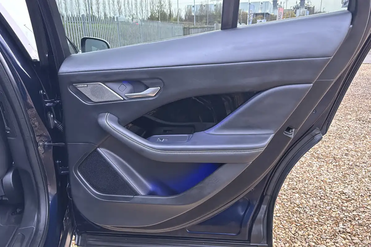 2024-jaguar-i-pace-ev400-r-dynamic-hse-black-big-31