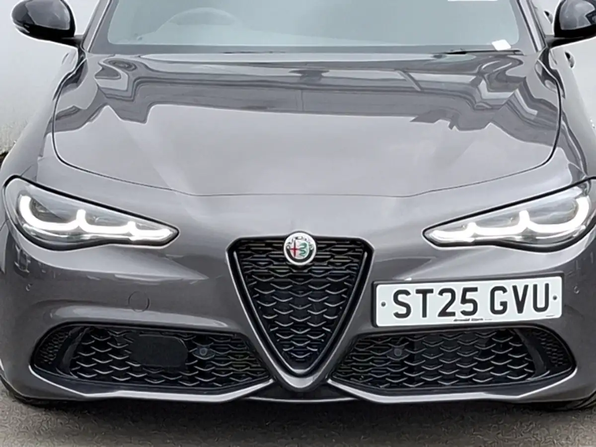 2025-alfa-romeo-giulia-20-veloce-big-12
