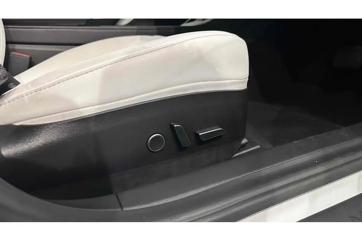 2020-tesla-model-3-e-long-range-big-39