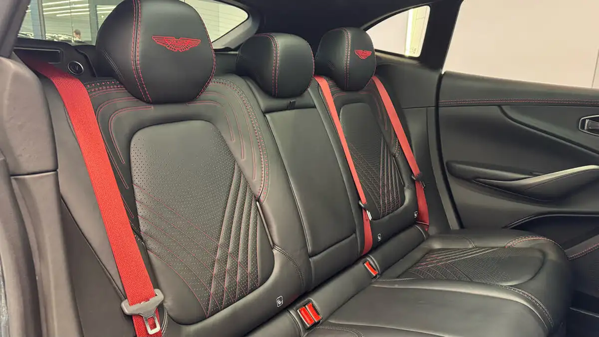 2021-aston-martin-dbx-40-v8-big-15