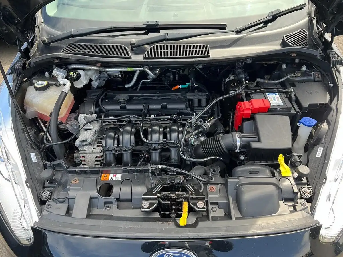 2014-ford-fiesta-125-zetec-5d-big-16