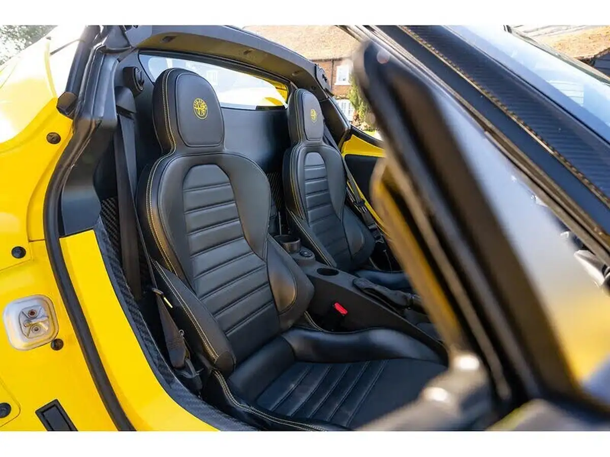 2015-alfa-romeo-4c-18-tbi-spider-big-28