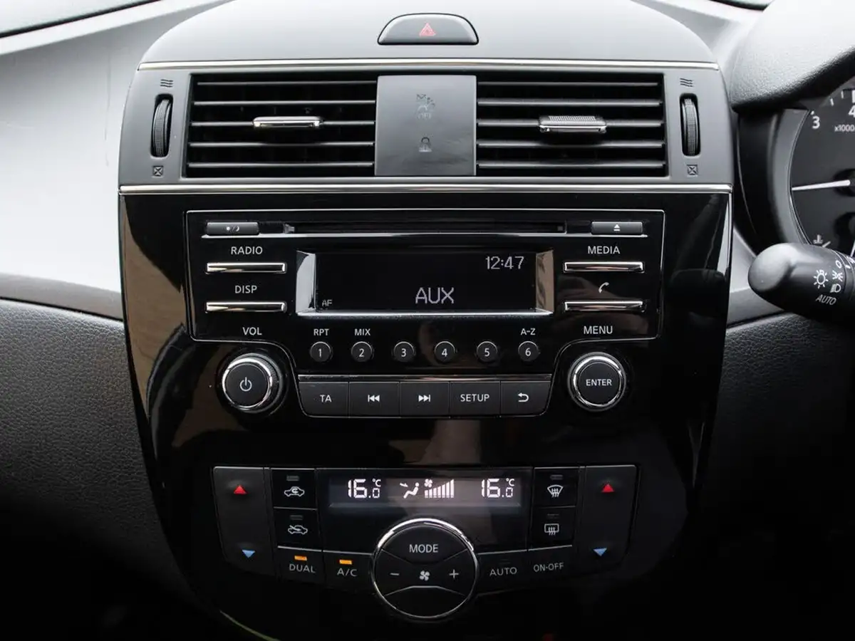 2018-nissan-pulsar-12-dig-t-acenta-big-22