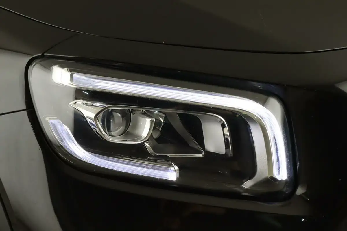 2020-mercedes-benz-glb-class-20d-glb200d-amg-line-premium-4matic-big-8