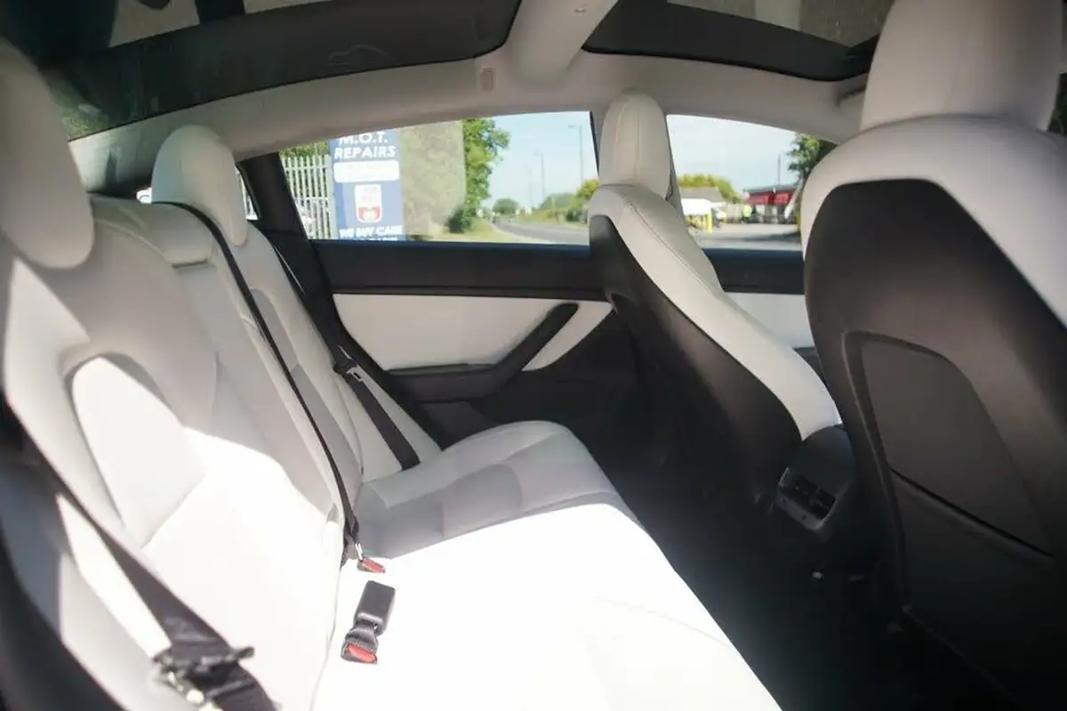 2020-tesla-model-3-e-long-range-big-27