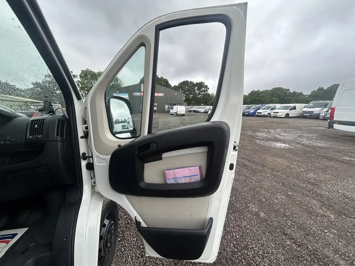 2017-citroen-relay-20bluehdi-35-l3h2-enterprise-130eu6-big-17