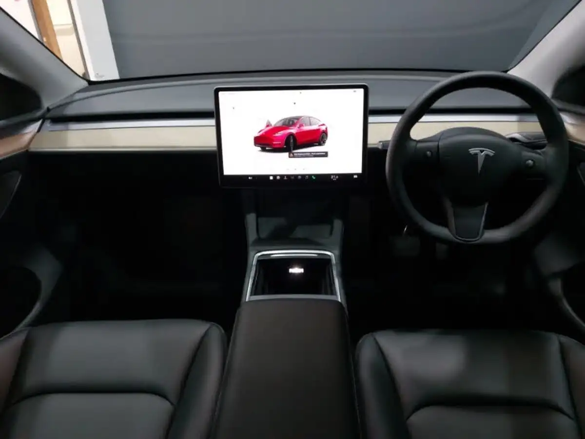 2023-tesla-model-y-e-rwd-big-2