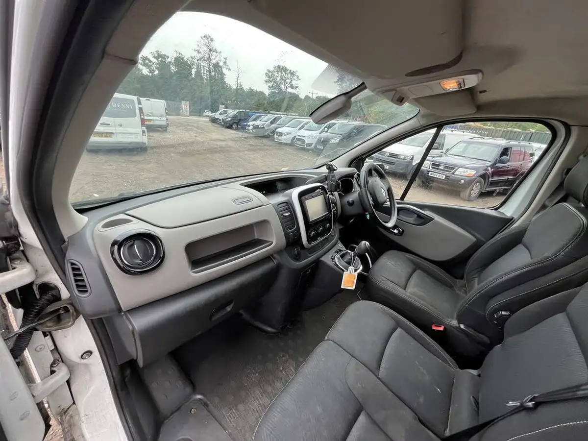 2018-renault-trafic-16dci-sl27-125-sport-nav-energy-125-e6-panel-van-big-8