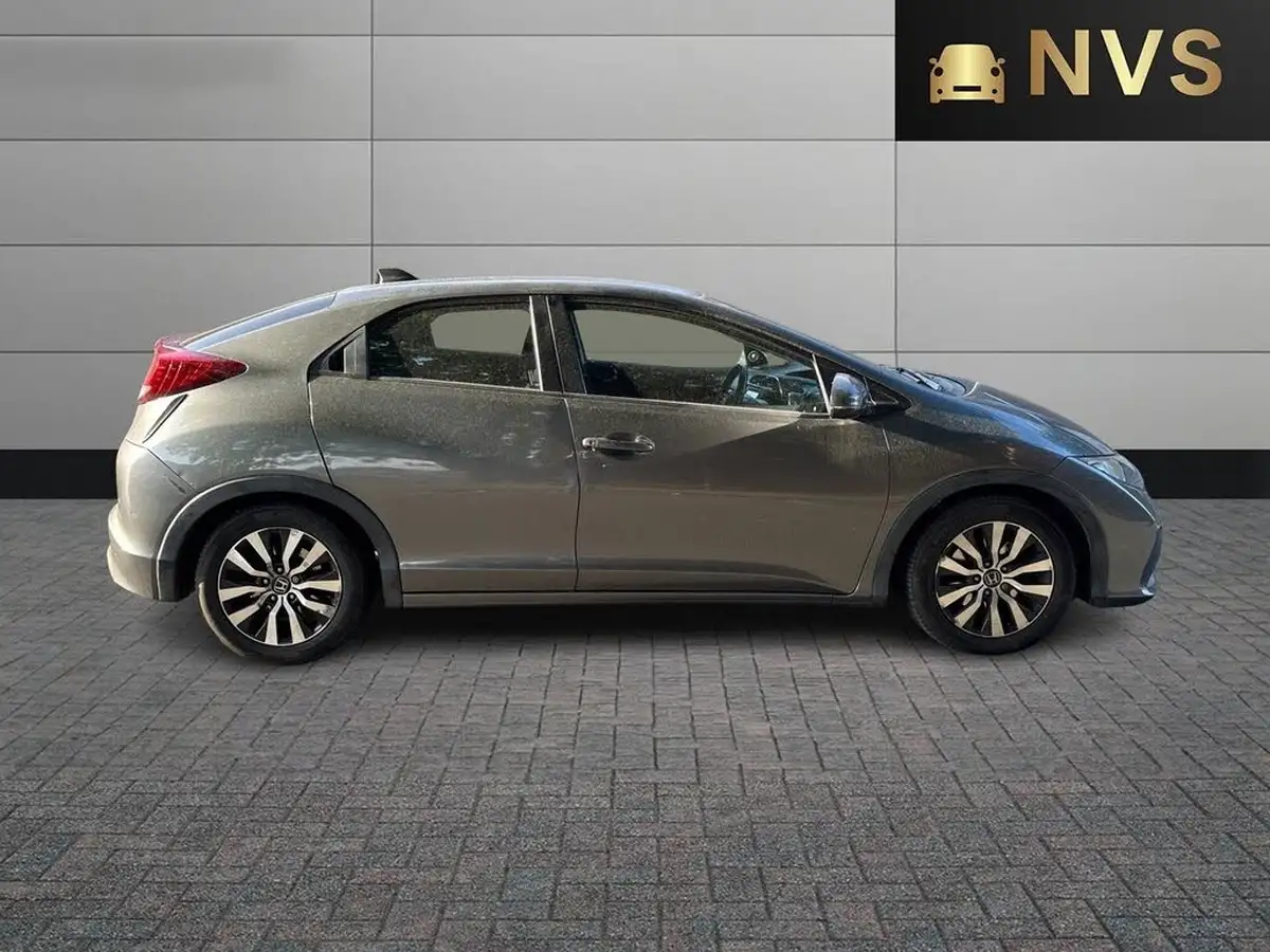 2014-honda-civic-16td-se-plus-hatchback-big-7