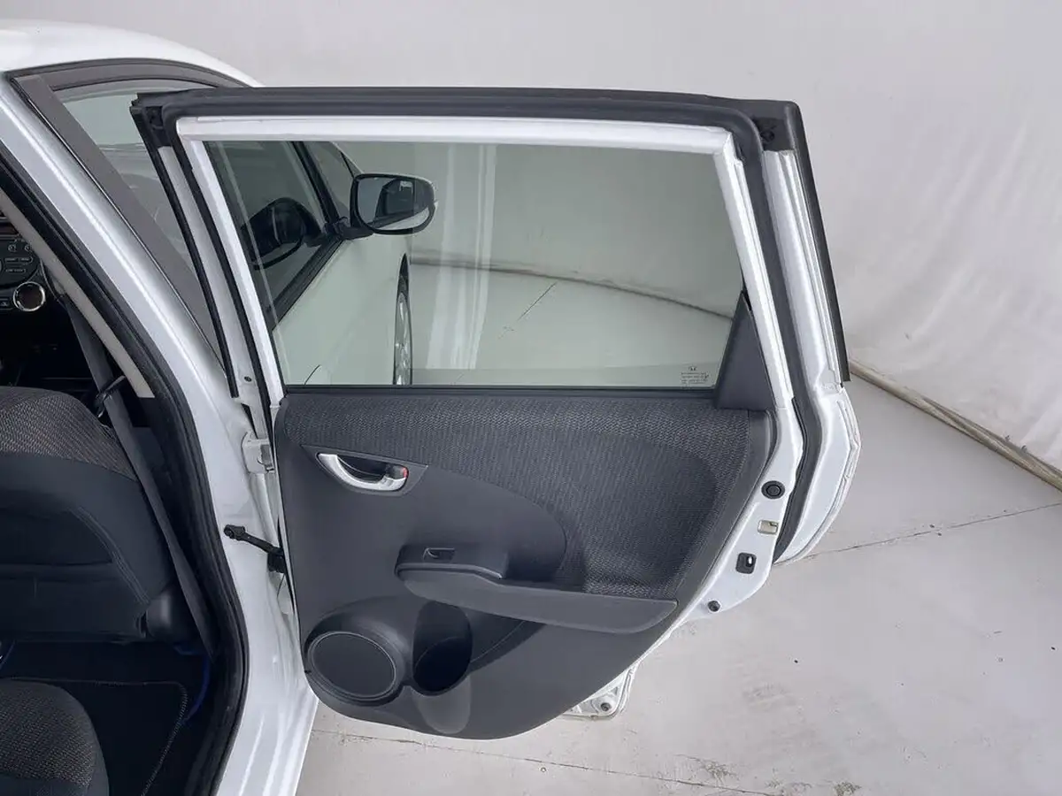 2013-honda-jazz-14-es-plus-big-29