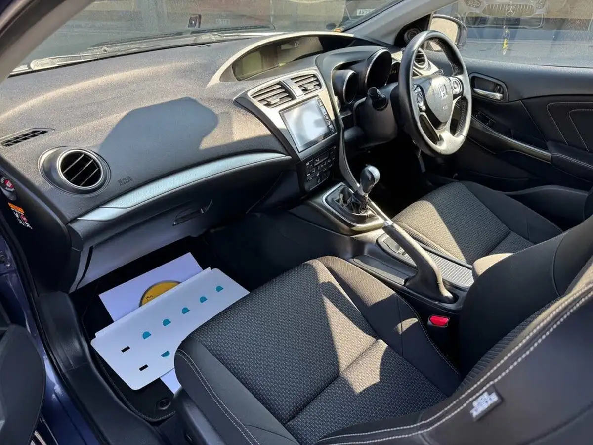 2015-honda-civic-18-se-plus-honda-connect-with-navi-hatchback-big-17