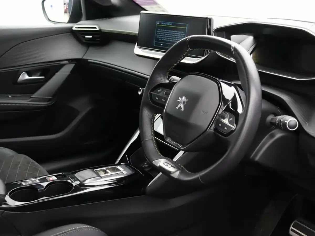 2022-peugeot-208-e-gt-premium-big-18