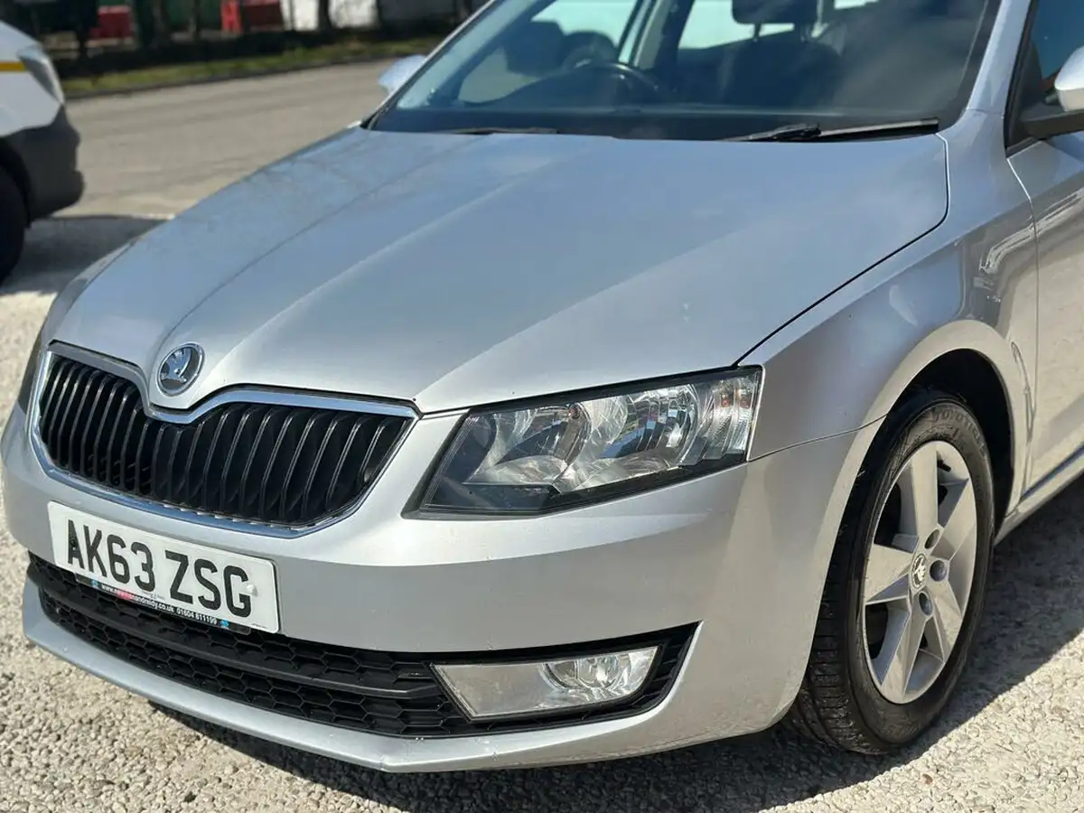 2014-skoda-octavia-16tdi-se-estate-big-34