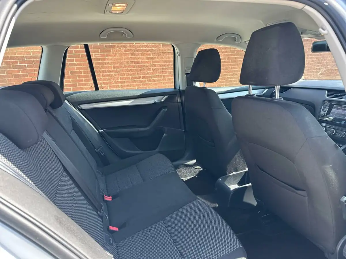 2014-skoda-octavia-16tdi-se-estate-big-6