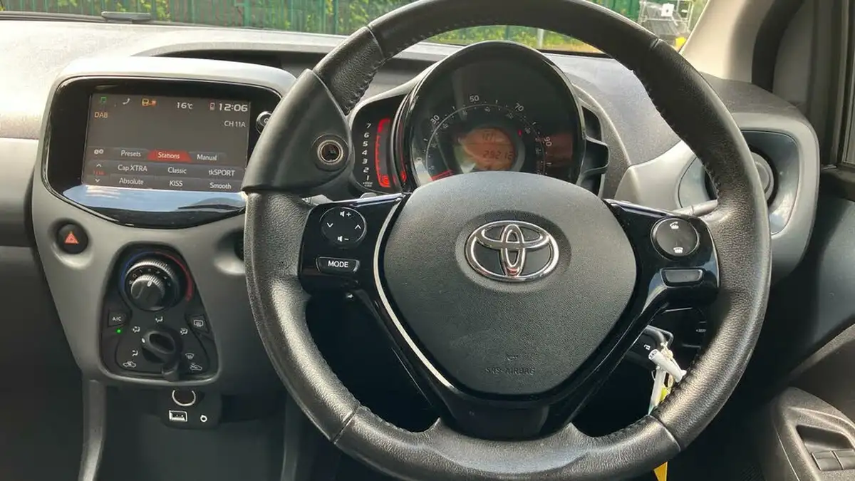 2019-toyota-aygo-10-vvt-i-x-play-tss-x-shift-big-5