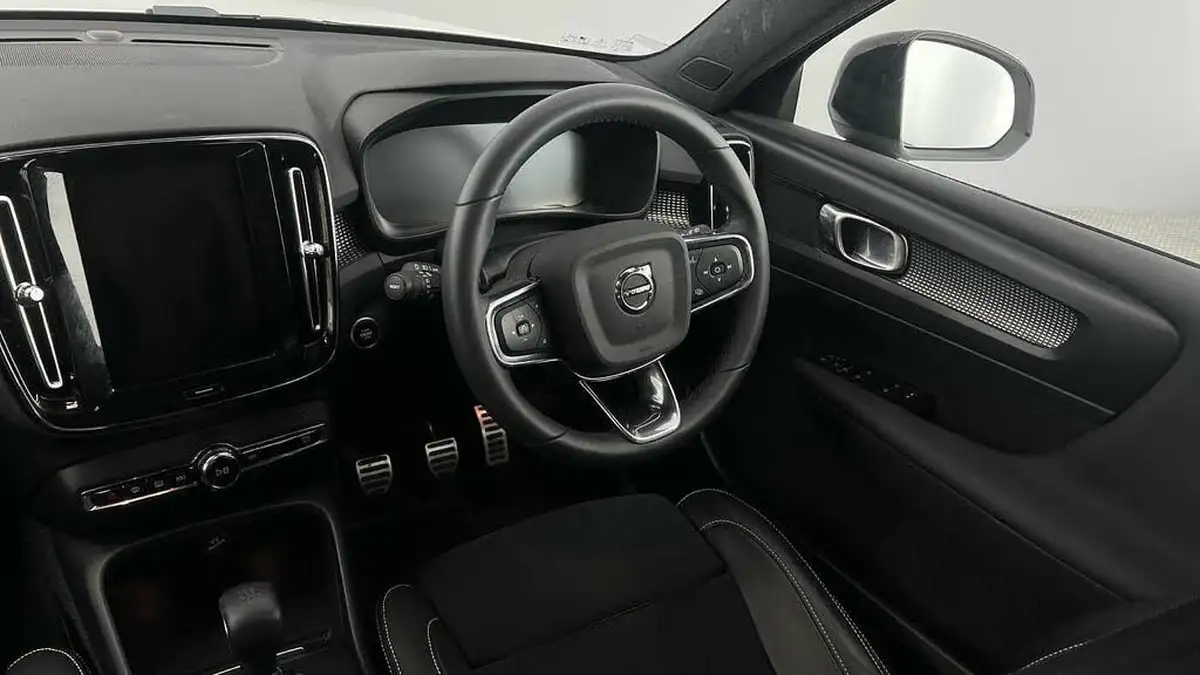 2022-volvo-xc40-15-t3-r-design-big-5