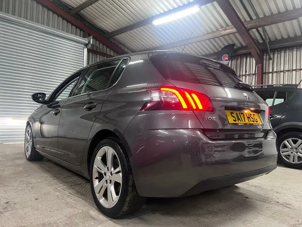 2017-peugeot-308-12-puretech-allure-110bhp-big-10