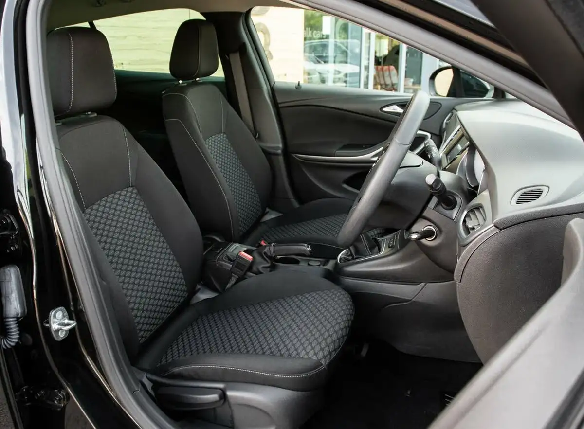 2017-vauxhall-astra-10i-turbo-design-ssecotec-hatchback-big-26