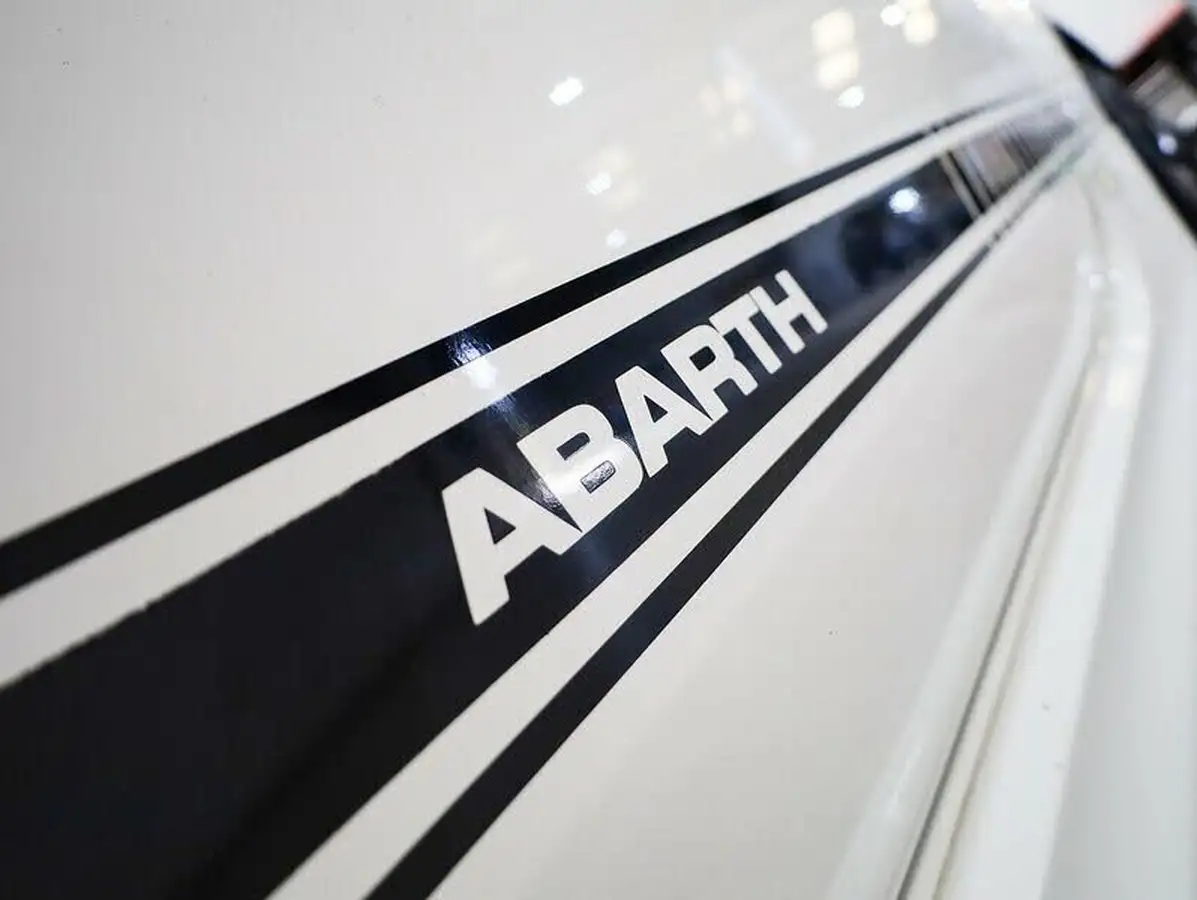 2009-fiat-500-14-abarth-big-11