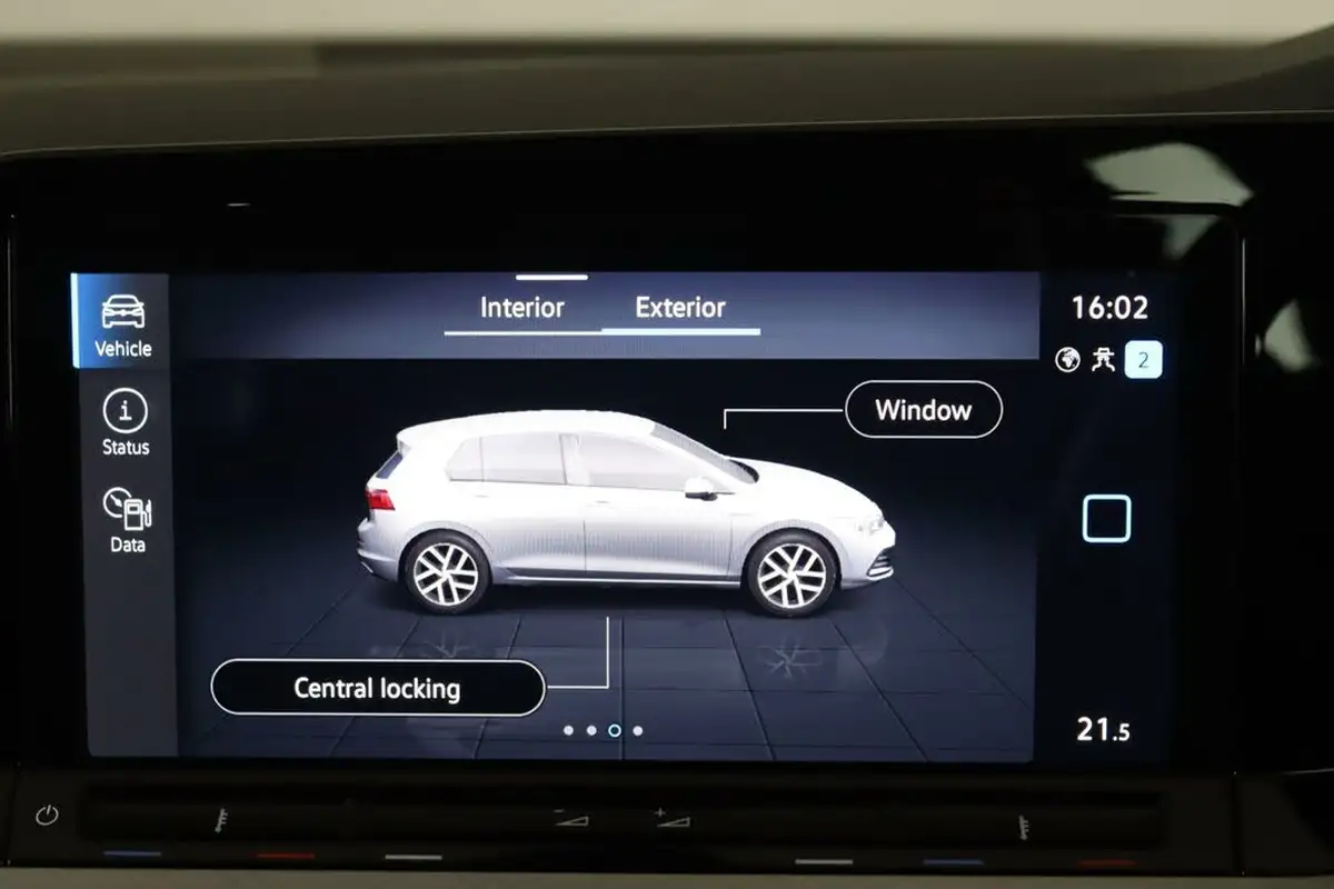 2023-volkswagen-golf-15-tsi-life-130ps-hatchback-big-35