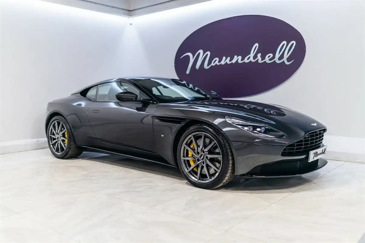 2017-aston-martin-db11-52-v12-big-0