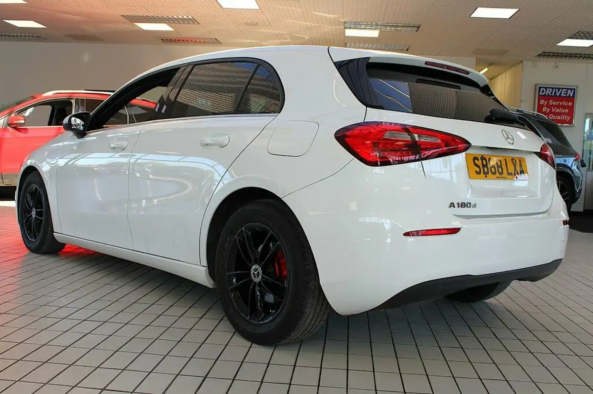 2018-mercedes-benz-a-class-15d-a180d-se-116ps-ss-7g-dct-big-16