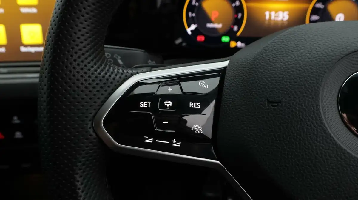 2022-volkswagen-golf-20-tsi-gti-dsg-big-26