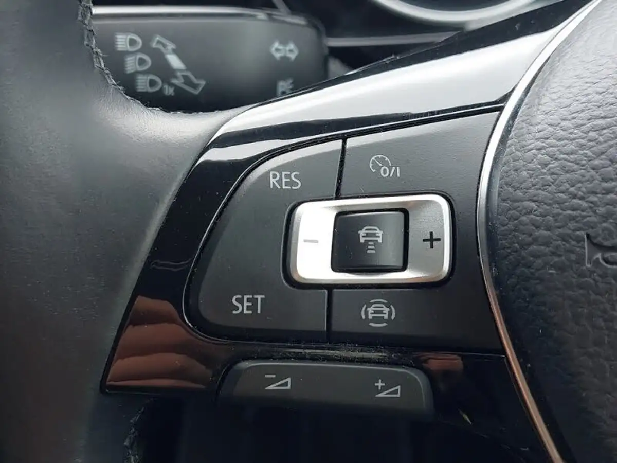 2020-volkswagen-touran-15-tsi-sel-dsg-big-13