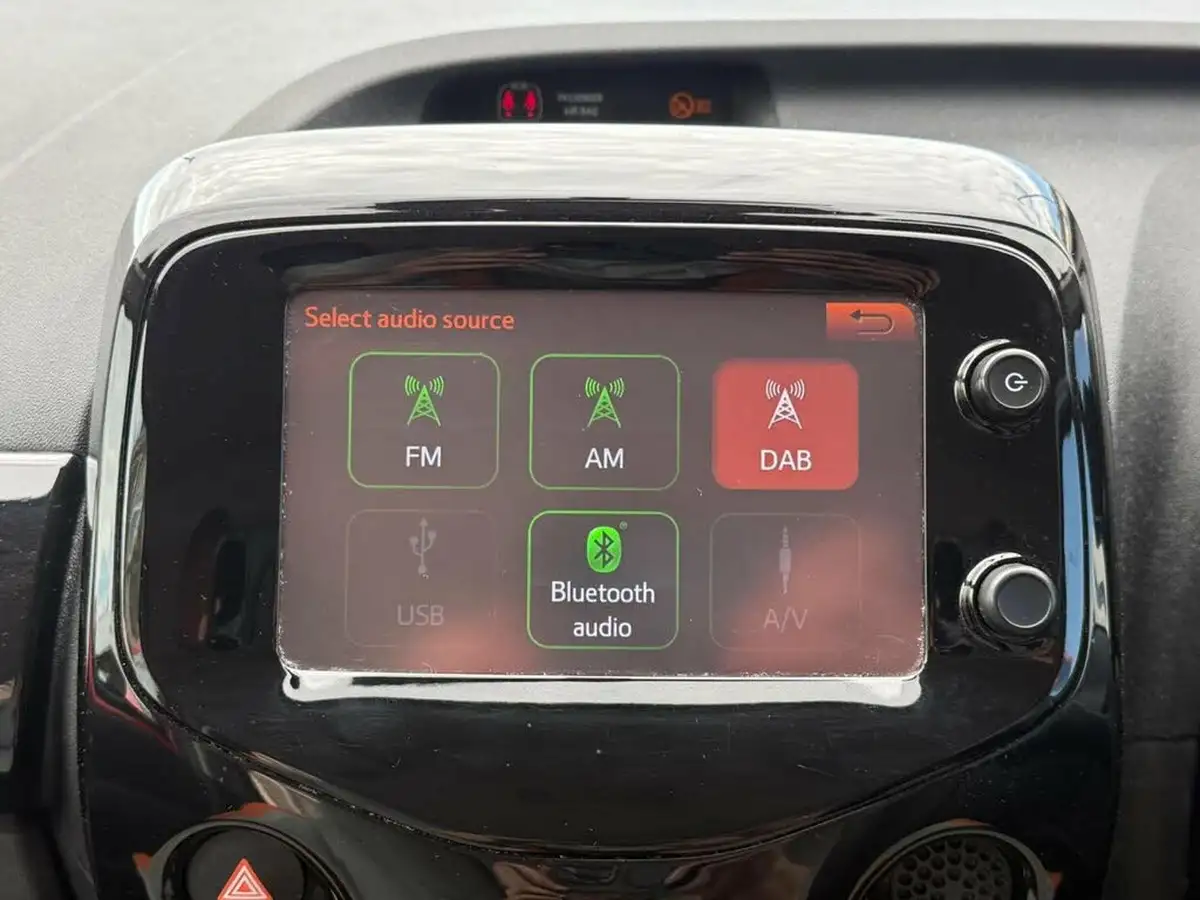 2014-toyota-aygo-10-vvt-i-x-cite-5d-big-21