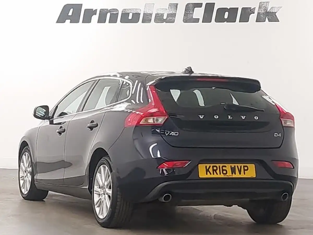 2016-volvo-v40-20td-d4-se-lux-big-1
