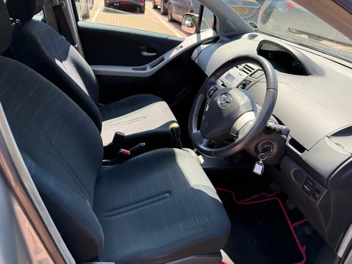 2007-toyota-yaris-13-tr-5d-big-24