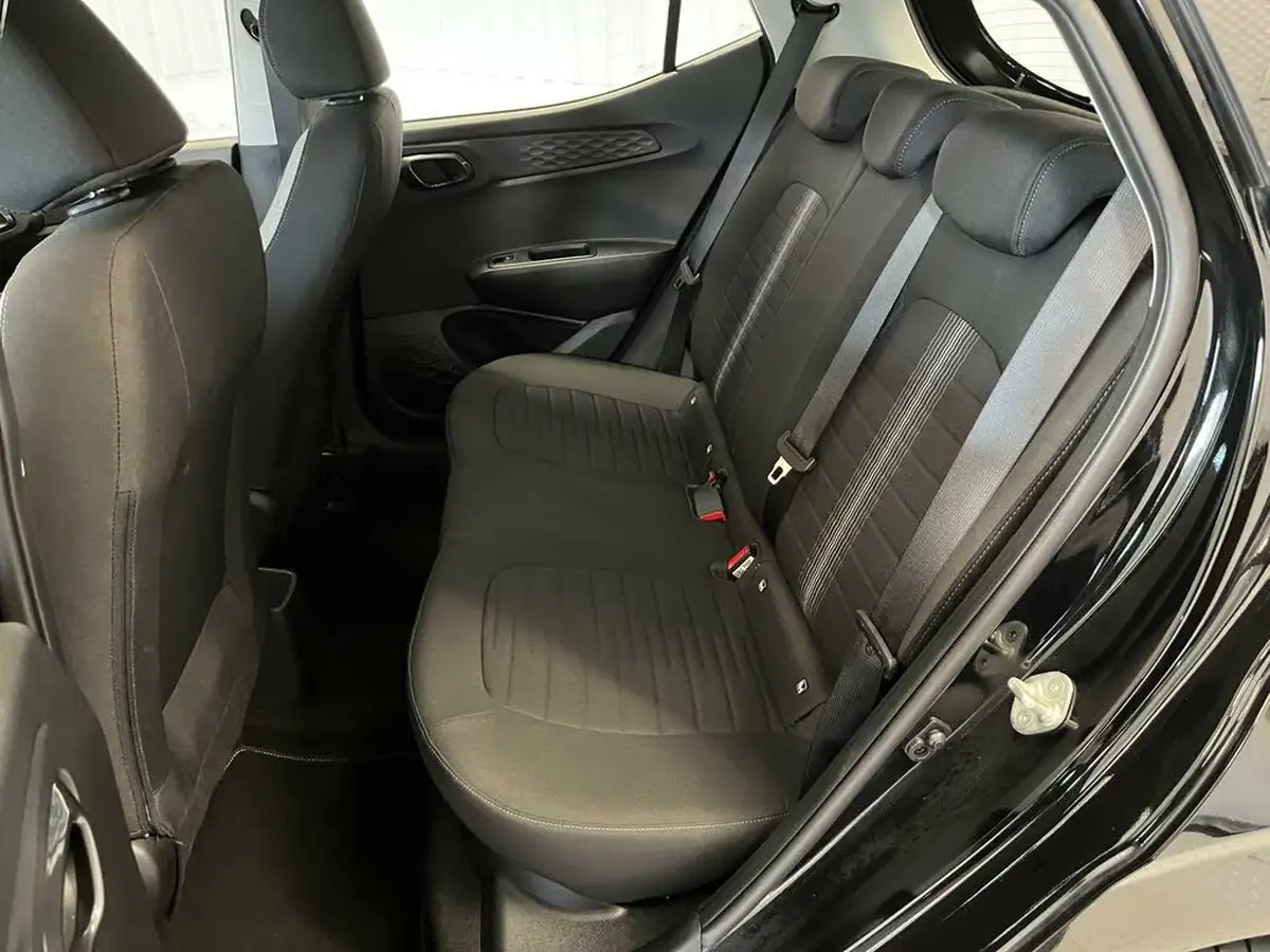 2021-hyundai-i10-10-se-connect-big-16