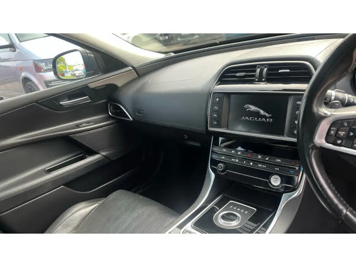 2017-jaguar-xe-20d-portfolio-180ps-ss-1999cc-auto-big-13