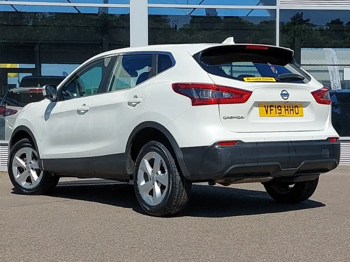 2019-nissan-qashqai-15dci-acenta-premium-heat-pack-big-1